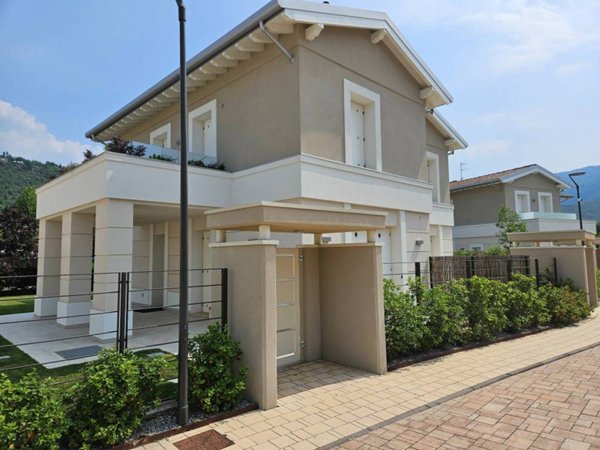 casa indipendente in vendita a Brescia in zona Mompiano