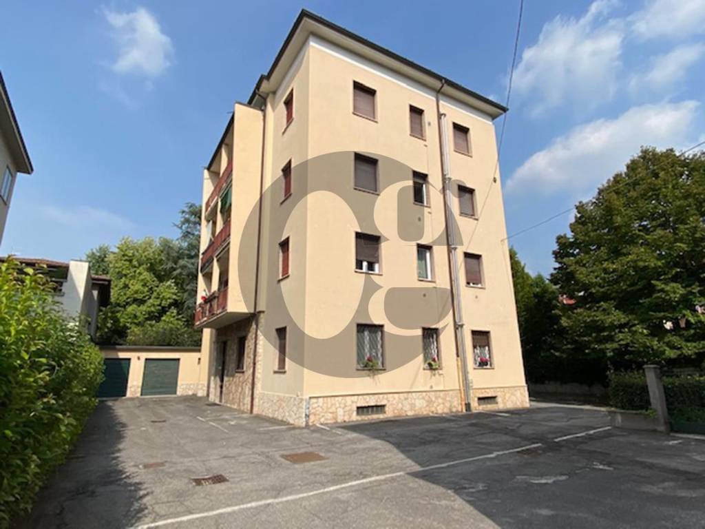 appartamento in vendita a Brescia in zona Crocifissa di Rosa