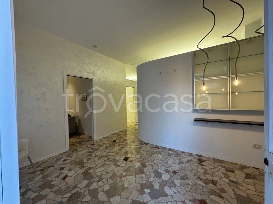 negozio in vendita a Brescia in zona Porta Venezia