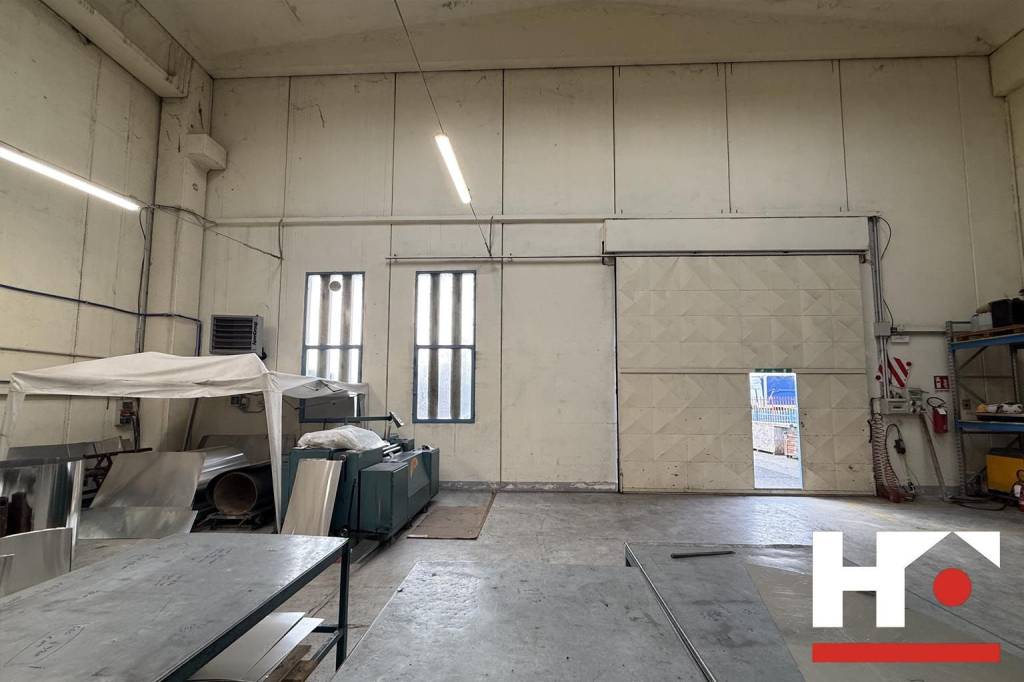 locale commerciale in vendita a Brescia in zona Fornaci