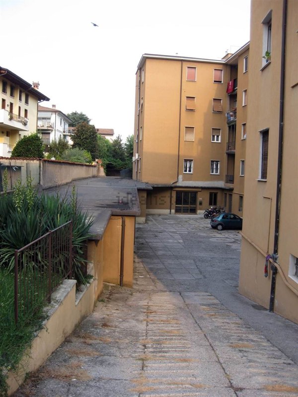 locale di sgombero in vendita a Brescia in zona Urago/Mella