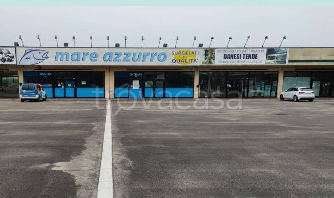 negozio in vendita a Brescia in zona Villaggio Violino
