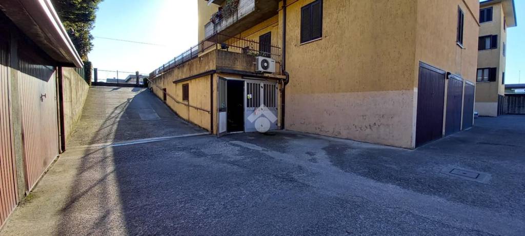 locale commerciale in vendita a Brescia in zona Quartiere Primo Maggio
