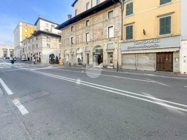 locale commerciale in vendita a Brescia in zona Centro Storico