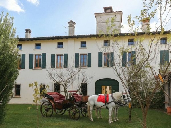 casa indipendente in vendita a Brescia in zona Volta
