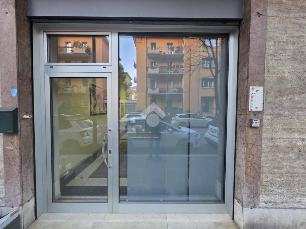 negozio in vendita a Brescia in zona Crocifissa di Rosa