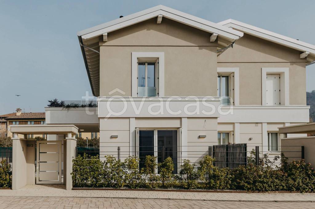 casa indipendente in vendita a Brescia in zona Mompiano