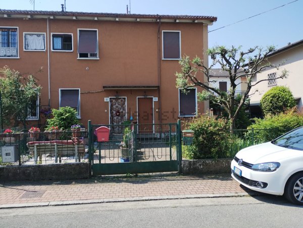 casa indipendente in vendita a Brescia in zona Villaggio Badia