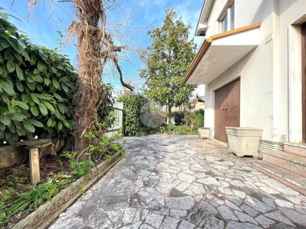 casa indipendente in vendita a Brescia in zona Chiesa Nuova