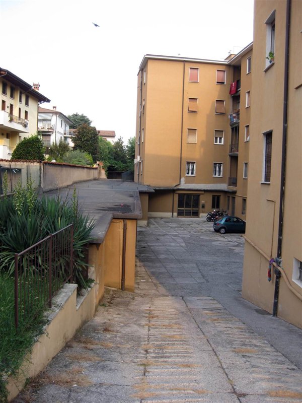 locale di sgombero in vendita a Brescia in zona Urago/Mella