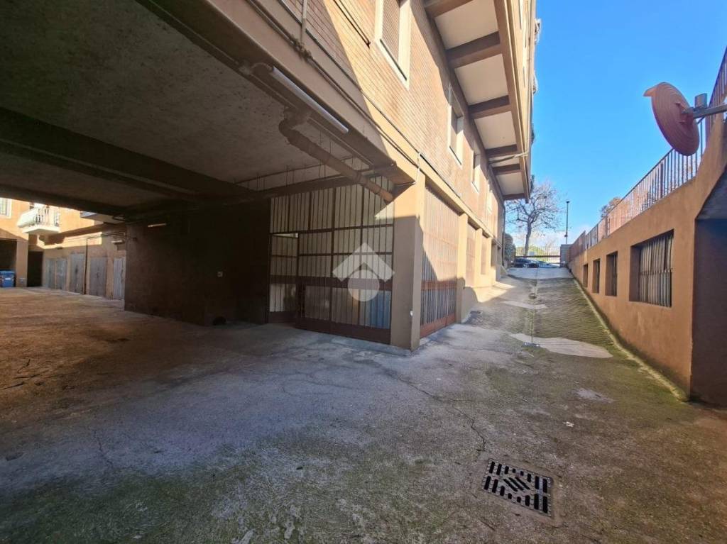 locale commerciale in vendita a Brescia in zona Porta Milano