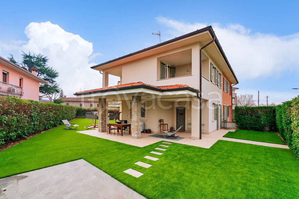 casa indipendente in vendita a Brescia in zona Chiusure