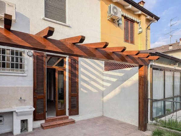 casa indipendente in vendita a Brescia in zona Villaggio Badia