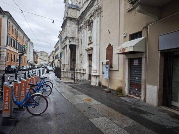 locale commerciale in vendita a Brescia in zona Centro Storico