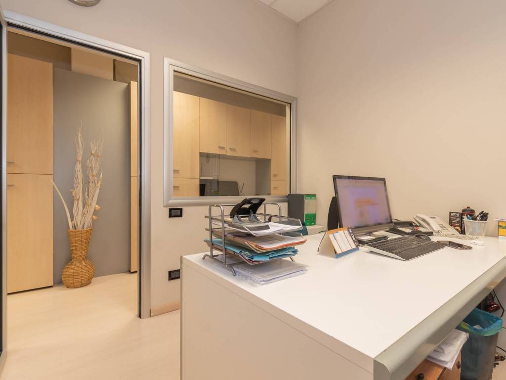 locale commerciale in vendita a Brescia in zona Volta