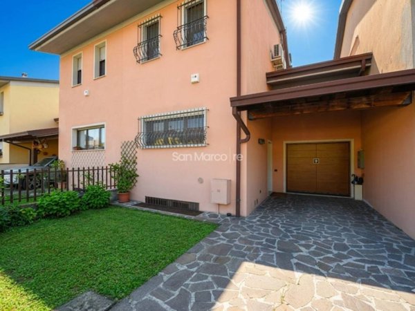 casa indipendente in vendita a Brescia in zona Buffalora