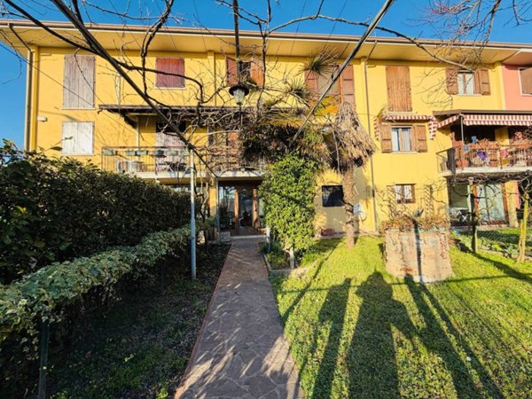 casa indipendente in vendita a Brescia in zona Villaggio Violino