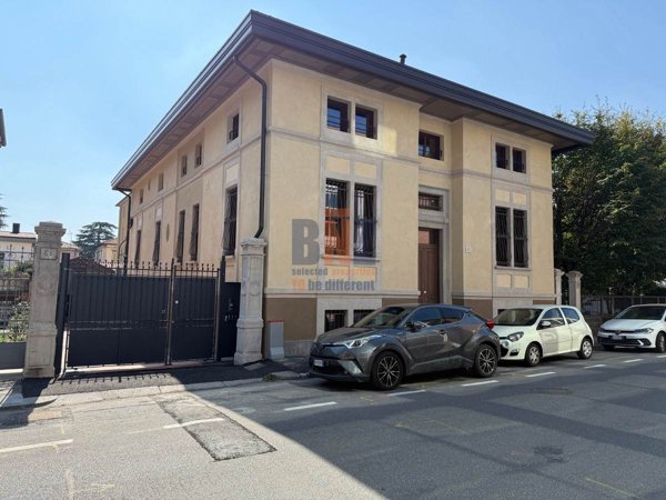 appartamento in vendita a Brescia in zona Crocifissa di Rosa