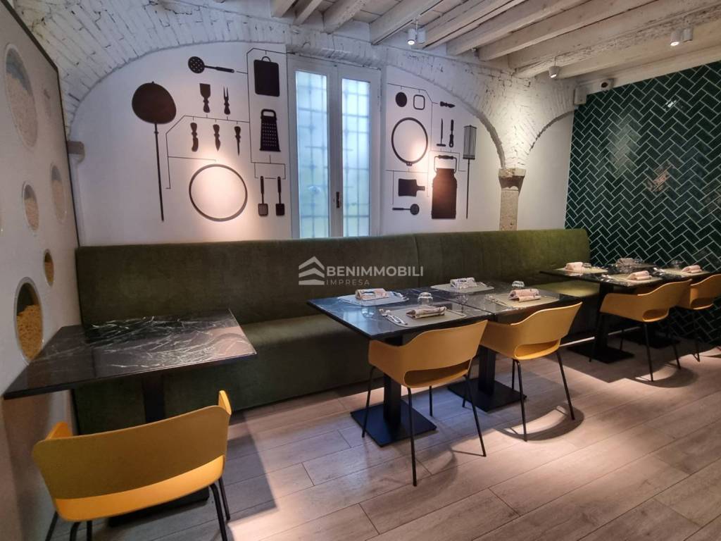 negozio in vendita a Brescia in zona Volta