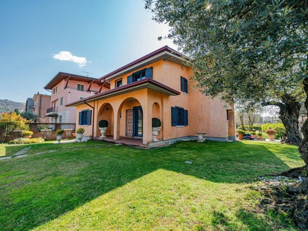 casa indipendente in vendita a Brescia in zona Villaggio Prealpino