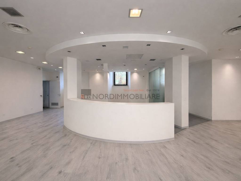 negozio in vendita a Brescia in zona Porta Venezia