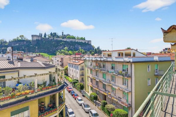 appartamento in vendita a Brescia in zona Crocifissa di Rosa