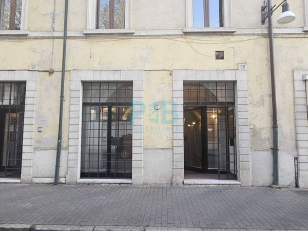 negozio in vendita a Brescia in zona Caionvico