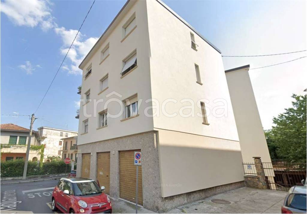 negozio in vendita a Brescia in zona Porta Venezia