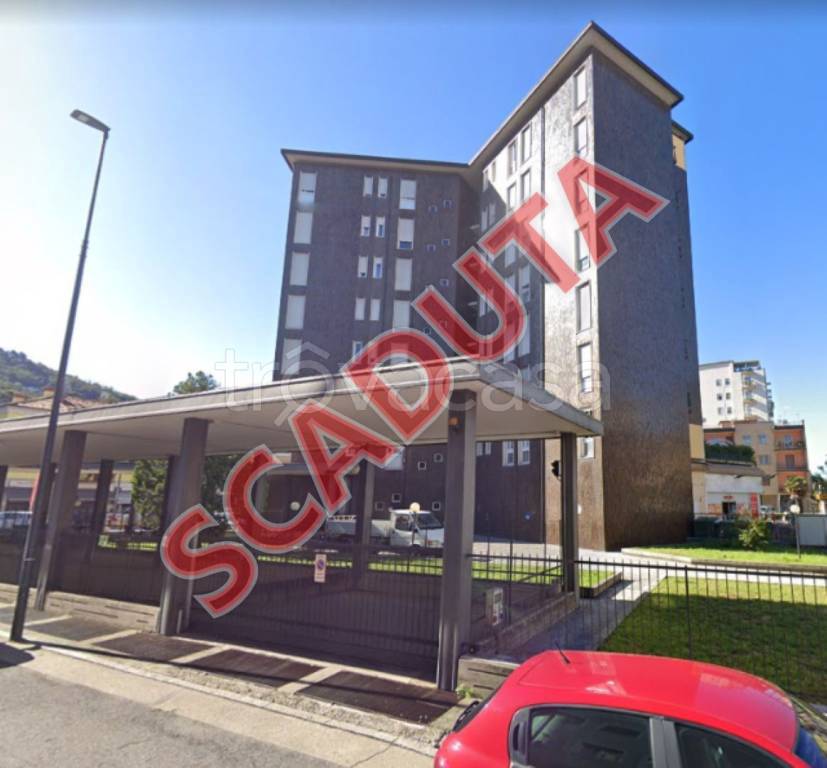 locale commerciale in vendita a Brescia in zona Crocifissa di Rosa