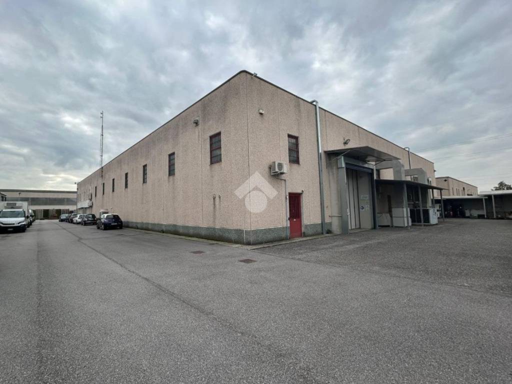 locale commerciale in vendita a Brescia in zona Volta