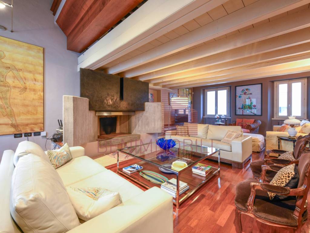 casa indipendente in vendita a Brescia in zona Centro Storico