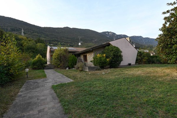 casa indipendente in vendita a Brescia in zona Caionvico