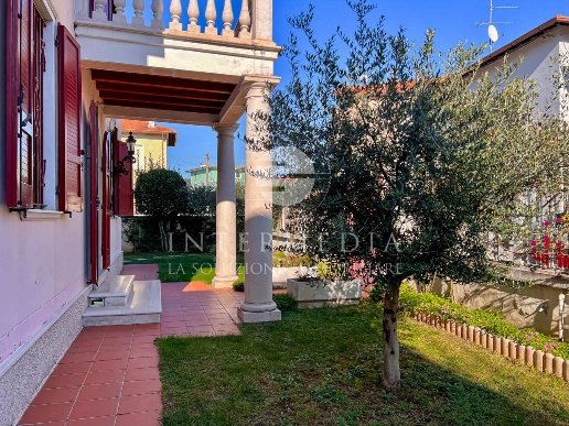 casa indipendente in vendita a Brescia in zona Fiumicello