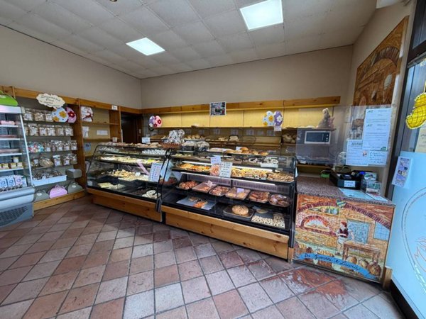 negozio in vendita a Brescia in zona Urago/Mella