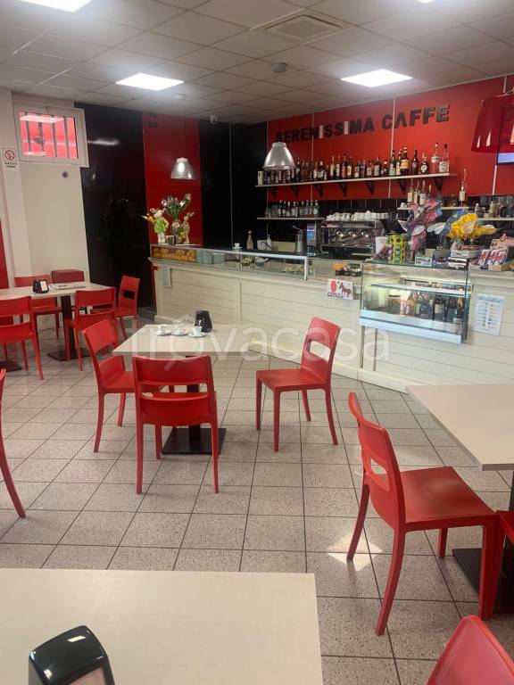 negozio in vendita a Brescia in zona Buffalora
