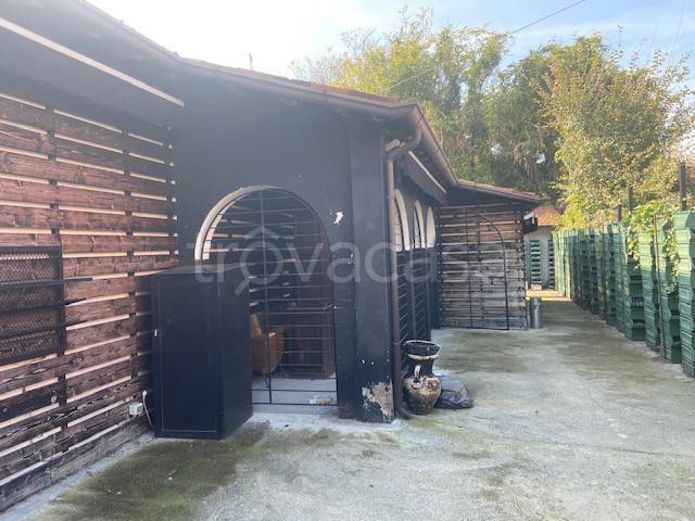 casa indipendente in vendita a Brescia in zona Fiumicello