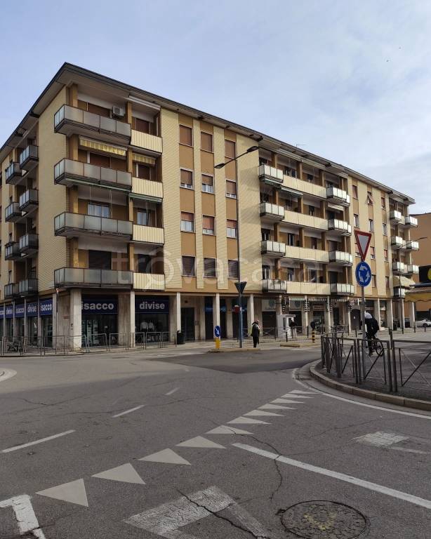 appartamento in vendita a Brescia in zona Volta