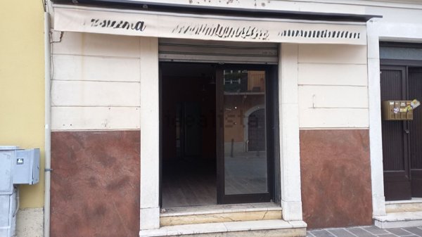 negozio in vendita a Brescia in zona Sant'Eufemia