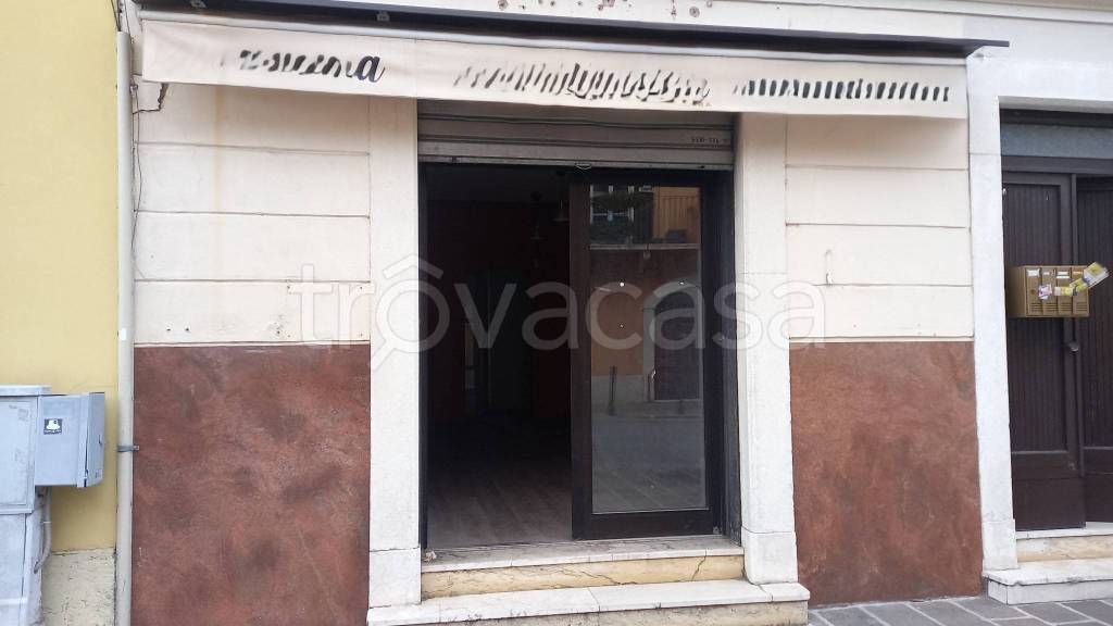 negozio in vendita a Brescia in zona Sant'Eufemia