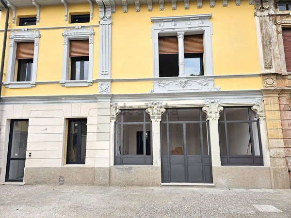 appartamento in vendita a Brescia in zona Mompiano