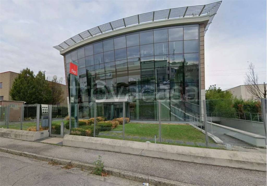 locale di sgombero in vendita a Brescia in zona Buffalora