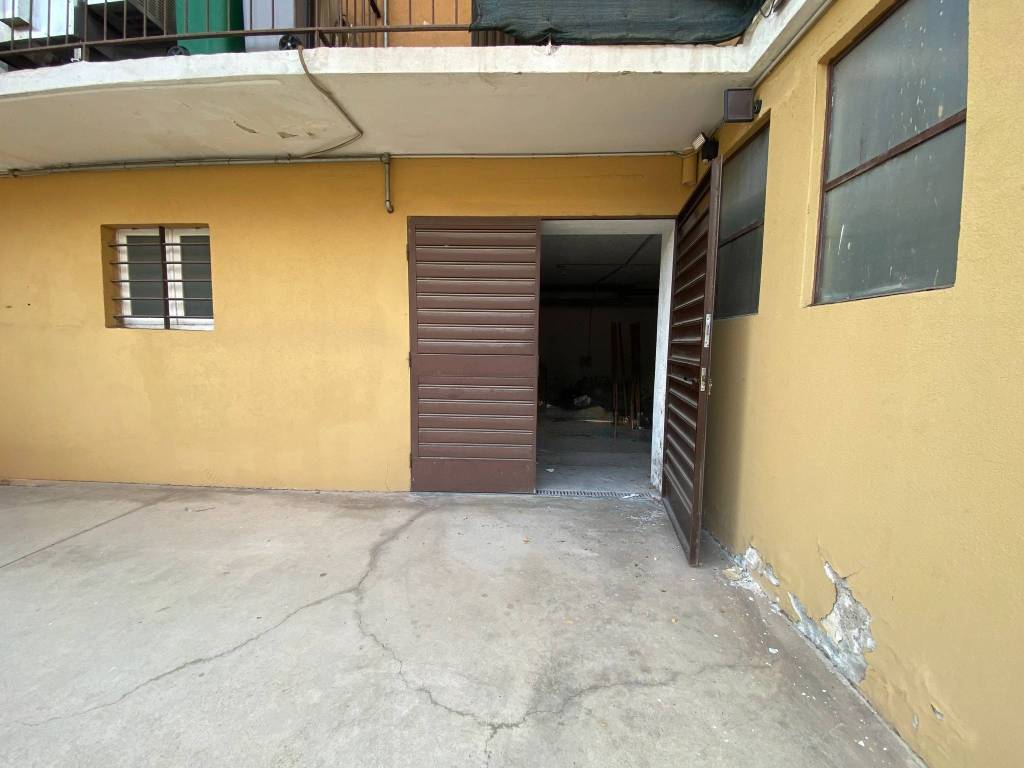 locale commerciale in vendita a Brescia in zona Volta
