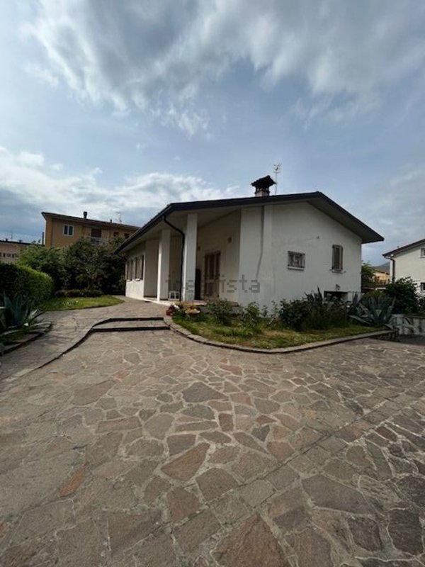 casa indipendente in vendita a Brescia in zona Villaggio Prealpino