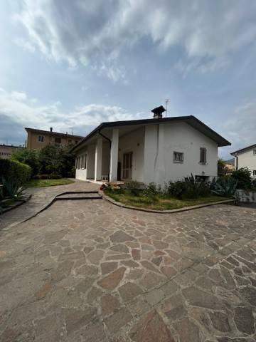 casa indipendente in vendita a Brescia in zona Villaggio Prealpino