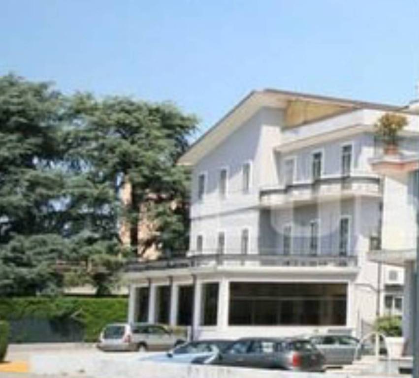 intera palazzina in vendita a Brescia in zona Sant'Eufemia
