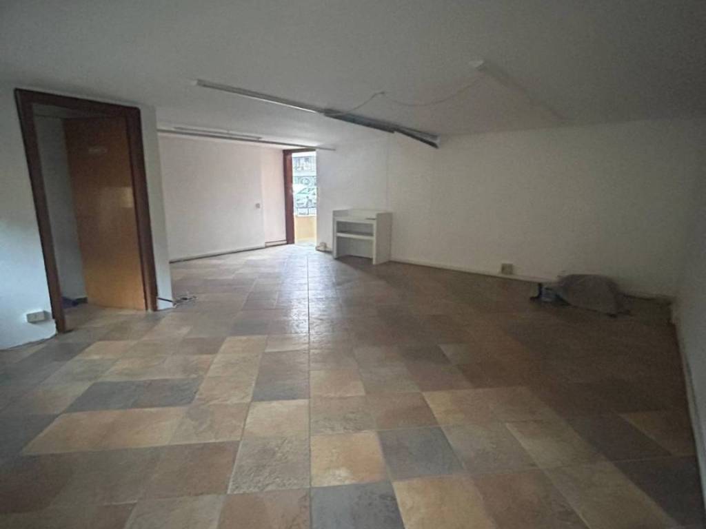 negozio in vendita a Brescia in zona Villaggio Prealpino