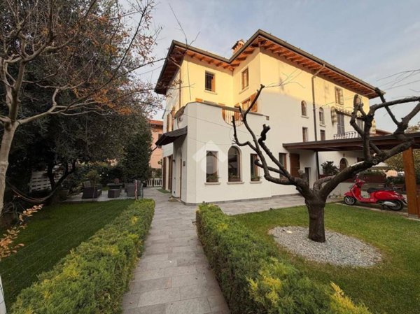 casa indipendente in vendita a Brescia in zona Quartiere Primo Maggio