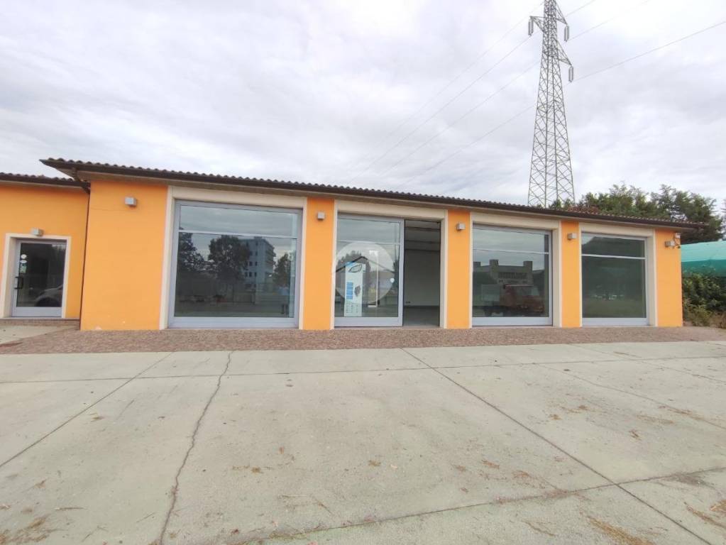 locale commerciale in vendita a Brescia in zona Villaggio Sereno