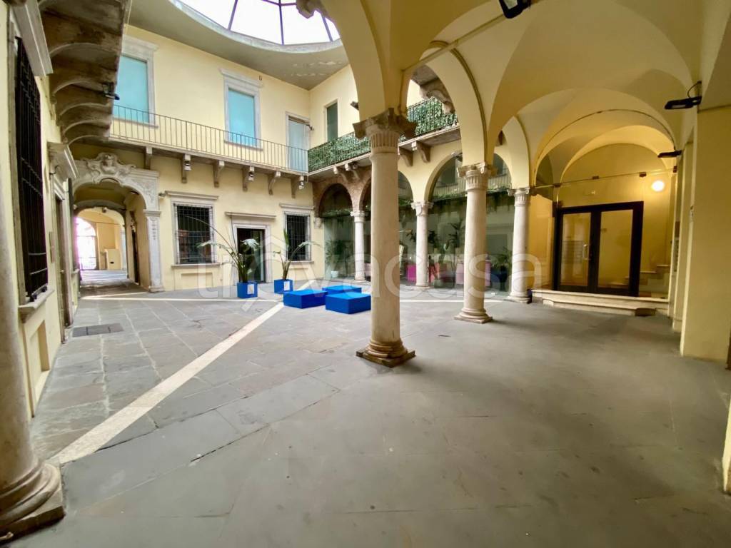 appartamento in vendita a Brescia in zona Centro Storico