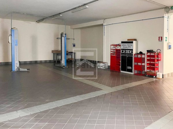 locale commerciale in vendita a Brescia in zona Borgo Trento